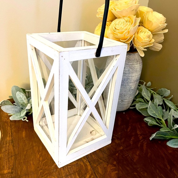 Rustic wood lantern - Picture 1 of 3